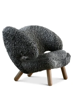 House of Finn Juhl Lænestole<Pelikanstolen, gotlandsk fåreskind af Finn Juhl