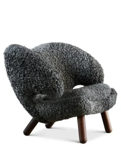 House of Finn Juhl Lænestole<Pelikanstolen, gotlandsk fåreskind af Finn Juhl