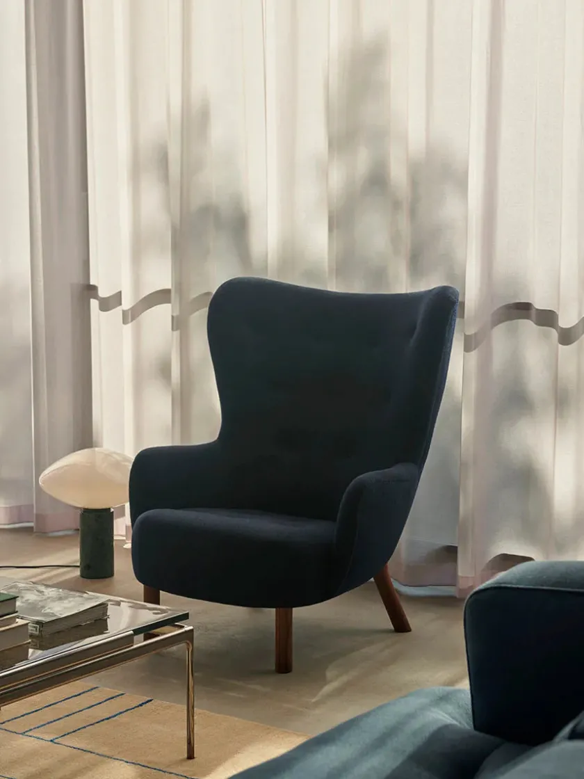 &Tradition Lænestole<Petra VB3 Chair, moonlight sheepskin/walnut fra