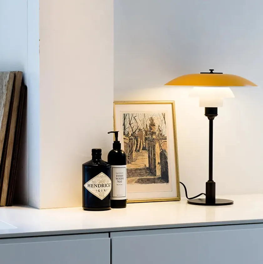 Louis Poulsen Spots<PH 3½-2½ Bordlampe, gul af Poul Henningsen