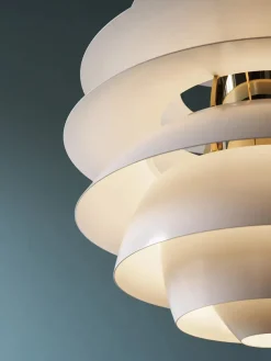 Louis Poulsen Spots|Pendler<PH Snowball, soft white/brass af Poul Henningsen