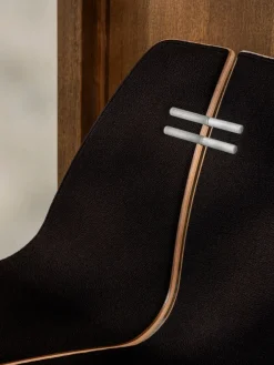 Fritz Hansen Lænestole<PK23 forsidepolstret, Black af Poul Kjærholm