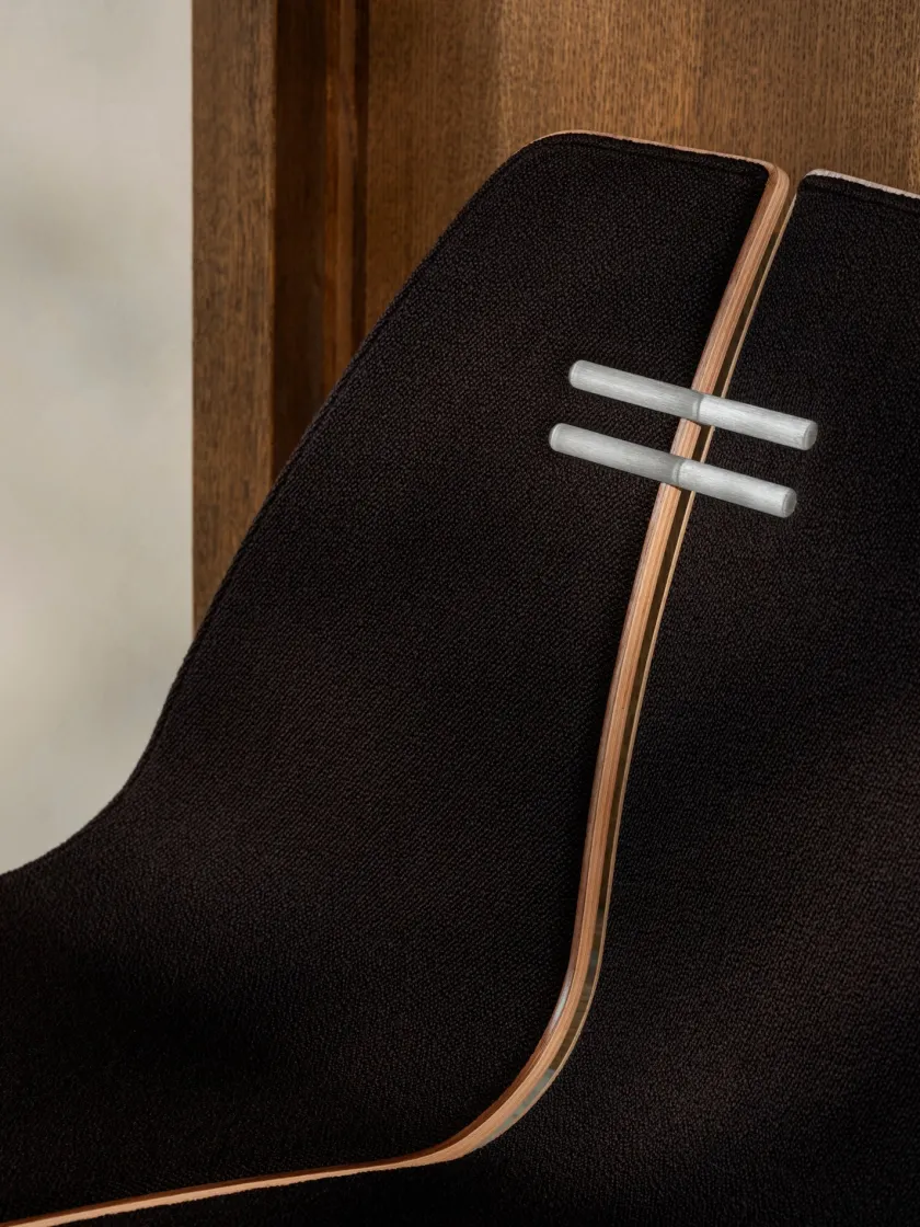 Fritz Hansen Lænestole<PK23 forsidepolstret, Oak af Poul Kjærholm