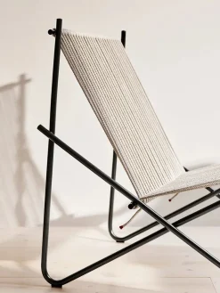 Fritz Hansen Loungestole|Lænestole<PK4 Loungestol i natur, sort stel af Poul Kjærholm