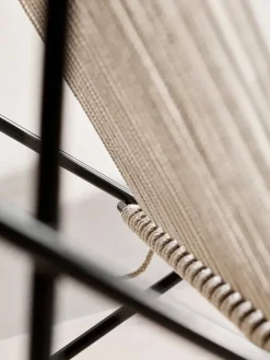 Fritz Hansen Loungestole|Lænestole<PK4 Loungestol i natur, sort stel af Poul Kjærholm