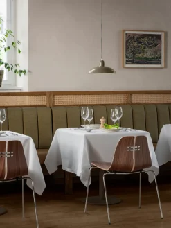 Fritz Hansen Spisebordsstole<PK3 spisebordsstol, valnød af Poul Kjærholm