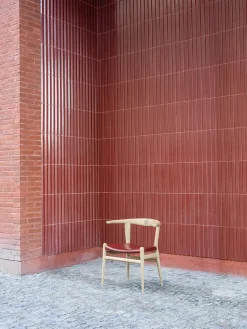 PP Møbler Spisebordsstole<PP518 Tyrestol m. polstret sæde af Hans J. Wegner