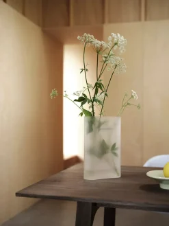 Muuto Vaser<Ridge Vase, white frosted glass fra