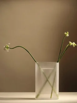 Muuto Vaser<Ridge Vase, white frosted glass fra