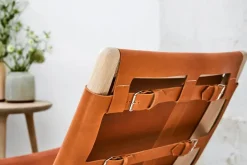 Mater Gyngestole<Rocker gyngestol, mat lakeret eg med whisky farvet læder fra