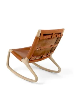 Mater Gyngestole<Rocker gyngestol, mat lakeret eg med whisky farvet læder fra