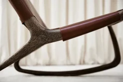 Mater Gyngestole<Rocker gyngestol, mat lakeret eg med whisky farvet læder fra