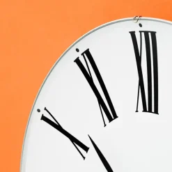 Arne Jacobsen Clocks Gaver Til Ham|Vægure<Roman Vægur af Arne Jacobsen (Ø: 21)