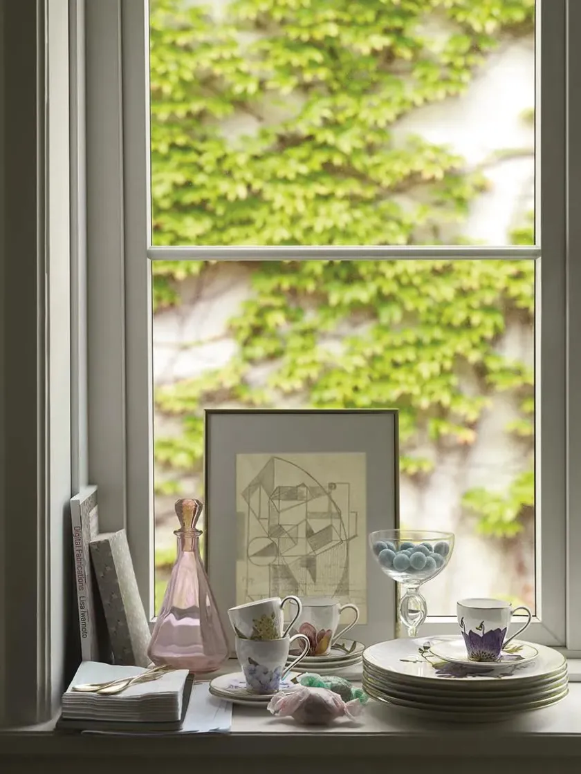 Royal Copenhagen Gaver Til Hende|Service<Flora højhankskop med underkop, Stedmoderblomst