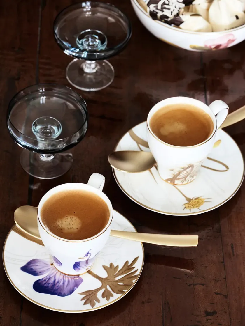 Royal Copenhagen Gaver Til Hende|Service<Flora højhankskop med underkop, Stedmoderblomst