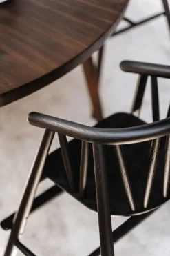 Børn Oaklings Gaver|Gaver Til Børn<Saga Højstol, røget eg fra