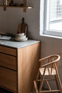 Børn Oaklings Gaver|Gaver Til Børn<Saga Højstol, sortlakeret eg fra