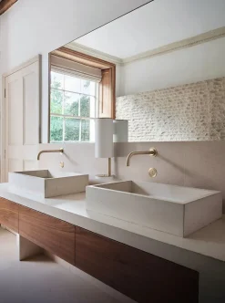 VOLA Sæbedispensere<Sensorstyret håndsprit- og sæbedispenser, vægmonteret i sort fra