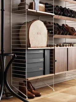 String Furniture Reolsystemer<Skab m. Skydelåger fra String