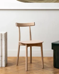 Nine Spisebordsstole<Skinny wooden chair, oak fra