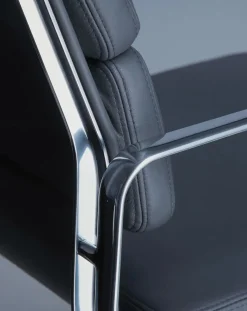 Vitra Kontorstole<Soft Pad Chair EA 217 Kontorstol, cognac læder/krom stel fra