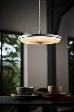 Le Klint Pendler|Spots<Soleil pendel small, røget eg, plast skærm fra