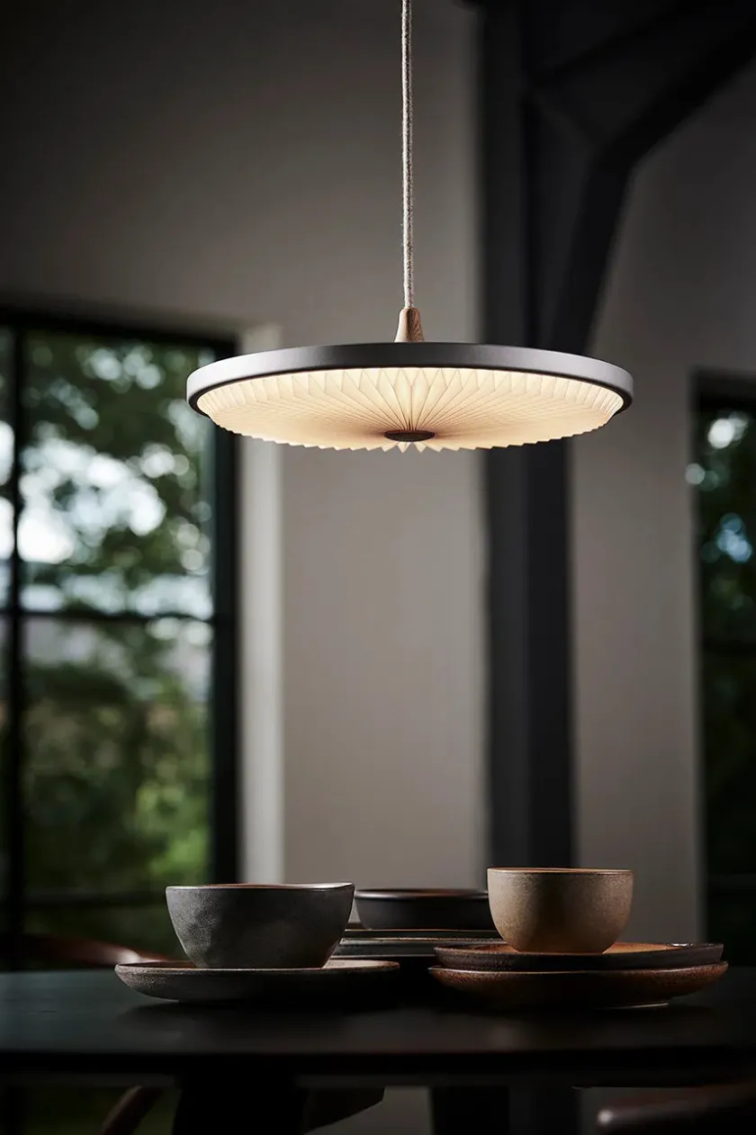 Le Klint Pendler|Spots<Soleil pendel small, røget eg, plast skærm fra