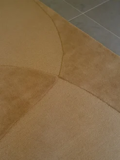 Linie Design Gulvtæpper<Split Plains Tæppe, Mustard fra