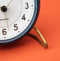 Arne Jacobsen Clocks Gaver Til Ham<Station Bordur, petroleum af Arne Jacobsen