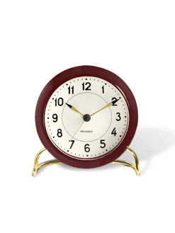 Arne Jacobsen Clocks Gaver Til Ham<Station Bordur, sort af Arne Jacobsen