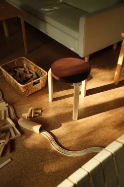 Artek Skamler<Stool 60, honey stained birk fra