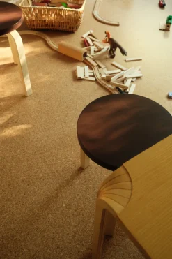 Artek Skamler<Stool 60, honey stained birk fra