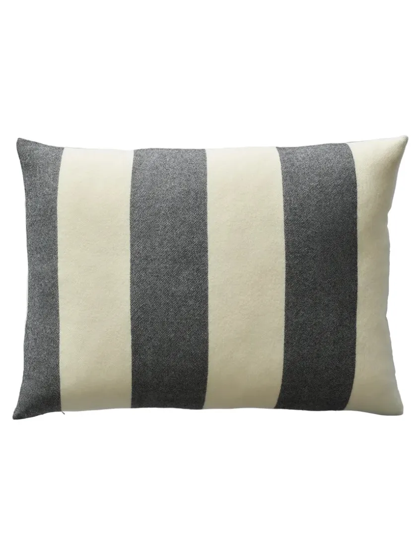 Silkeborg Uldspinderi Puder Og Plaider|Puder<The Sweater Cushion, blue fra