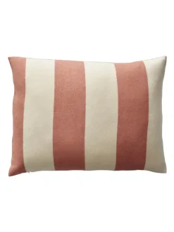 Silkeborg Uldspinderi Puder Og Plaider|Puder<The Sweater Cushion, cobalt fra