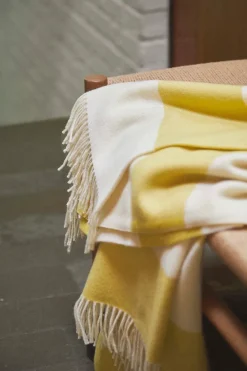 Silkeborg Uldspinderi Puder Og Plaider<The Sweater Plaid, golden yellow fra