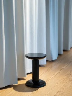 raawii Skamler<Thing Sidebord/Skammel, carmine red fra