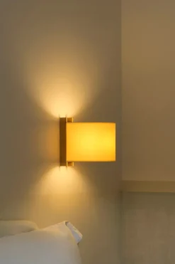 Santa & Cole Væglamper|Spots<TMM Corto Væglampe, bøg fra Santa and Cole