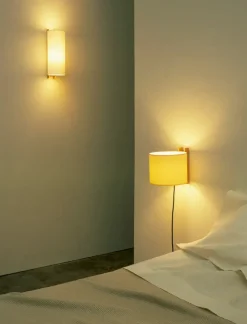 Santa & Cole Væglamper|Spots<TMM Corto Væglampe, bøg fra Santa and Cole