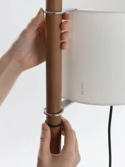 Santa & Cole Gulvlamper|Spots<TMM Gulvlampe, valnød fra Santa and Cole