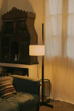 Santa & Cole Gulvlamper|Spots<TMM Gulvlampe, valnød fra Santa and Cole