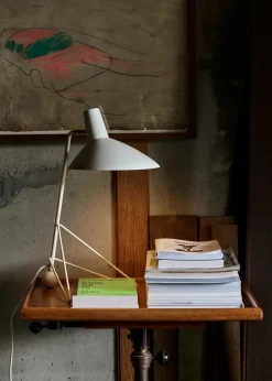 &Tradition Spots<Tripod HM9 Bordlampe af Hvidt & Mølgaard