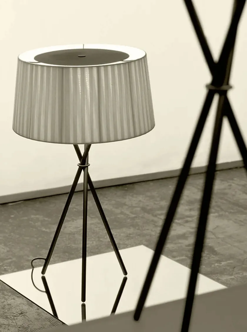 Santa & Cole Spots<Tripode Bordlampe, sort fra Santa and Cole