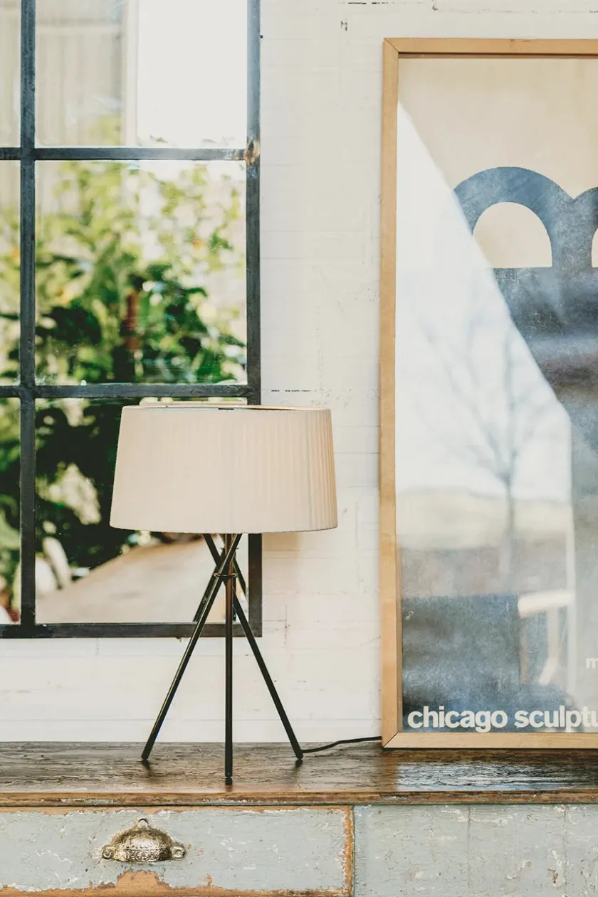 Santa & Cole Spots<Tripode Bordlampe, terracotta fra Santa and Cole