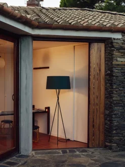 Santa & Cole Gulvlamper|Spots<Tripode Gulvlampe fra Santa and Cole, sort (G5)