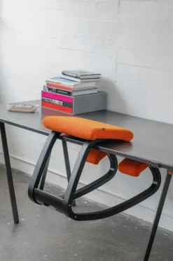 Variér Skamler<Variable balans stol, dark brown wood/revive 194 fra