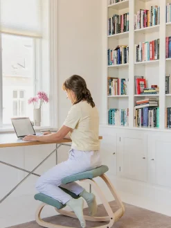 Variér Skamler<Variable balans stol, dark brown wood/revive 194 fra