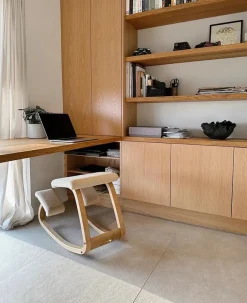 Variér Skamler<Variable Balans Stol, light brown wood fra