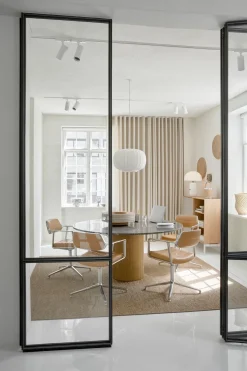 Vipp Spisebordsstole<453 Swivel Chair fra