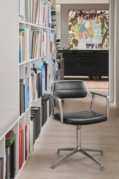 Vipp Kontorstole<453 Swivel Chair m/hjul fra