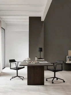 Vipp Kontorstole<452 Swivel Chair m/sort stel & hjul, sort læder fra